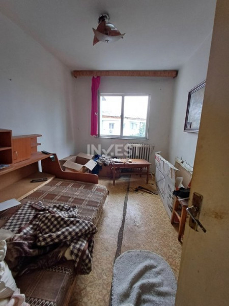 Dacia- Apartament cu 3 camere,2 bai- 80.000 euro 