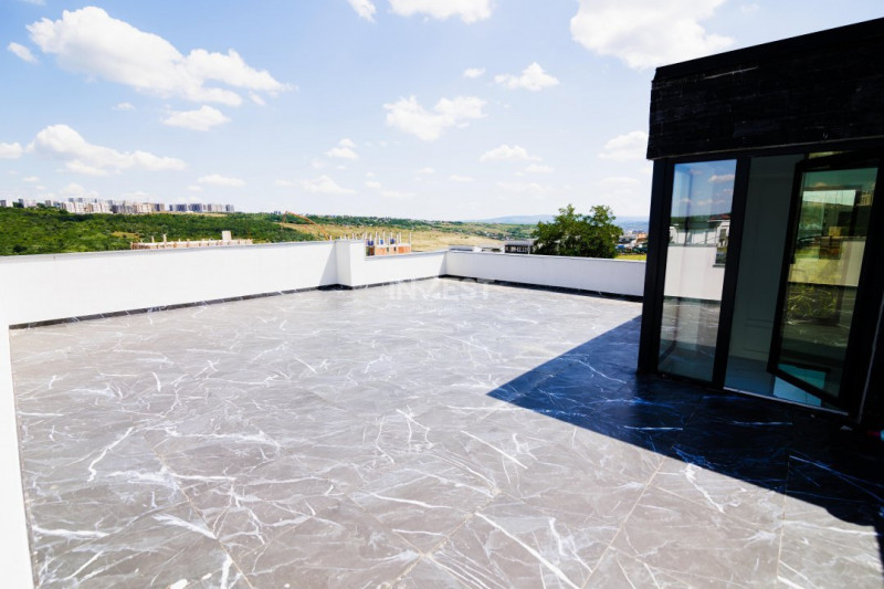 Duplex modern cu 3 dormitoare, 2 băi și terasă panoramică