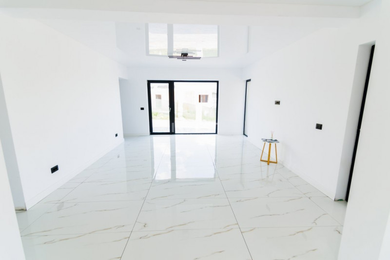 Duplex modern cu 3 dormitoare, 2 băi și terasă panoramică