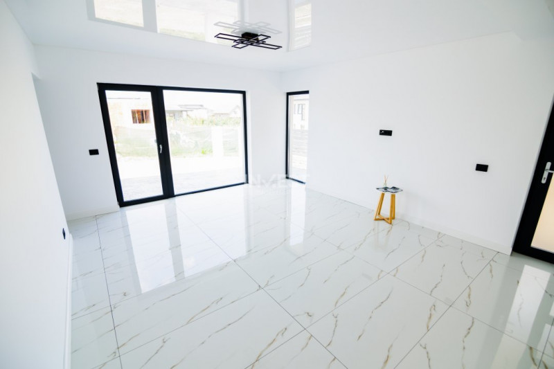 Duplex modern cu 3 dormitoare, 2 băi și terasă panoramică