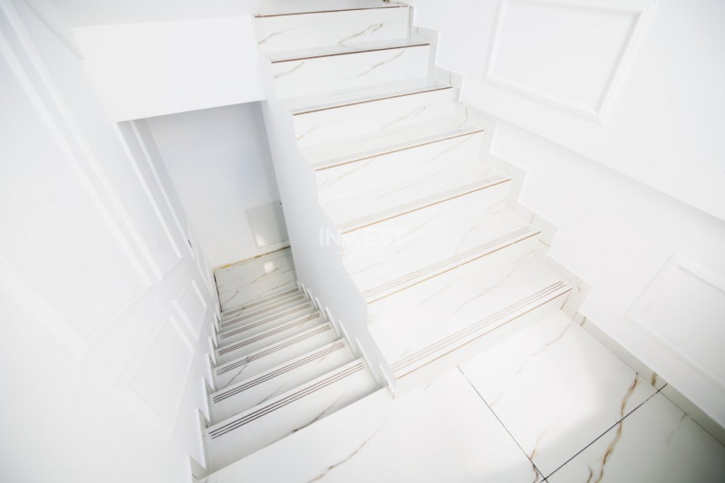 Duplex modern cu 3 dormitoare, 2 băi și terasă panoramică