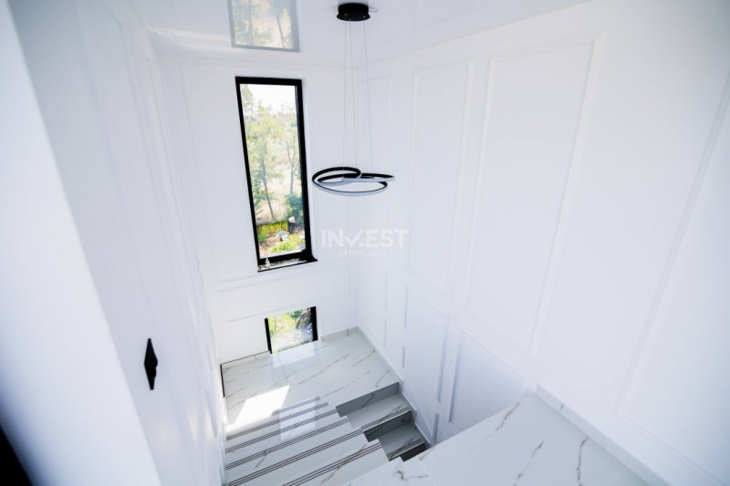 Duplex modern cu 3 dormitoare, 2 băi și terasă panoramică