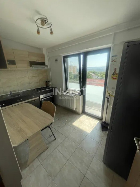 APARTAMENT CU O CAMERA , DECOMANDAT , CAPAT CUG