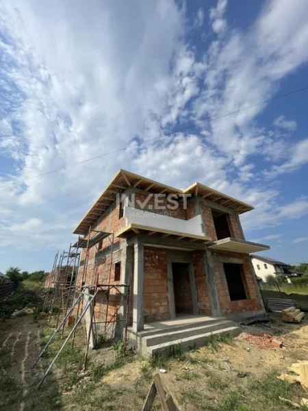 CASA INDIVIDUALA , VALEA ADANCA 5 DRUMURI