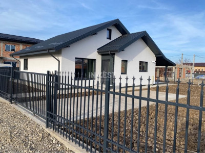 Casa individuala Lunca Cetatuii , 3 camere , 2 bai , dresing , 500 mp de teren 