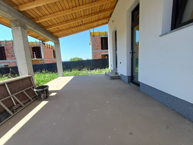 CASA 4 CAMERE , BECI , VALEA ADANCA 5 DRUMURI