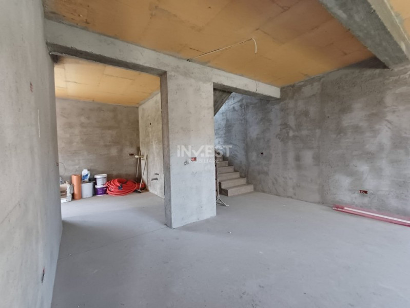 CASA 4 CAMERE , BECI , VALEA ADANCA 5 DRUMURI