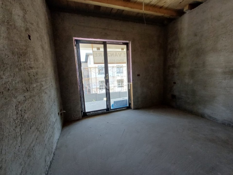 CASA 4 CAMERE , BECI , VALEA ADANCA 5 DRUMURI