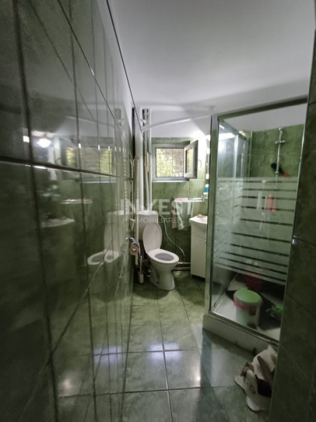 Apartament 3 camere decomandat, mobilat, centrală, beci + boxă – zona Frumoasa