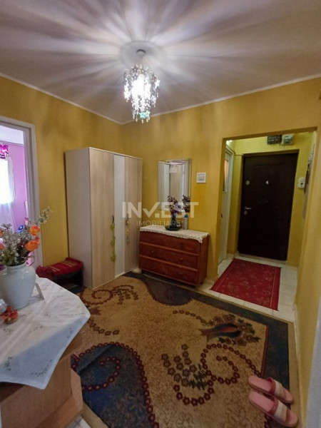 Apartament de vanzare cu 3 camere si 2 bai- zona Dacia 