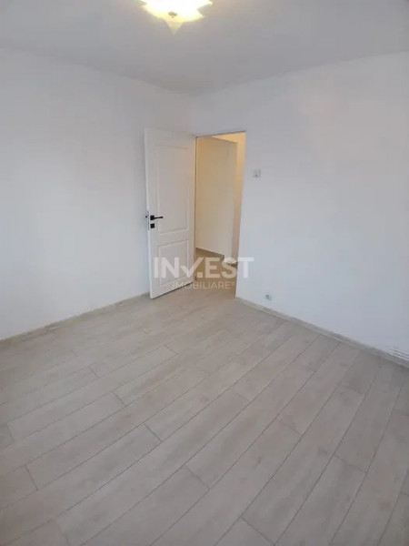 Apartament cu 3 camere de vanzare in zona Zimbru- Renovat 