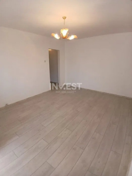 Apartament cu 3 camere de vanzare in zona Zimbru- Renovat 