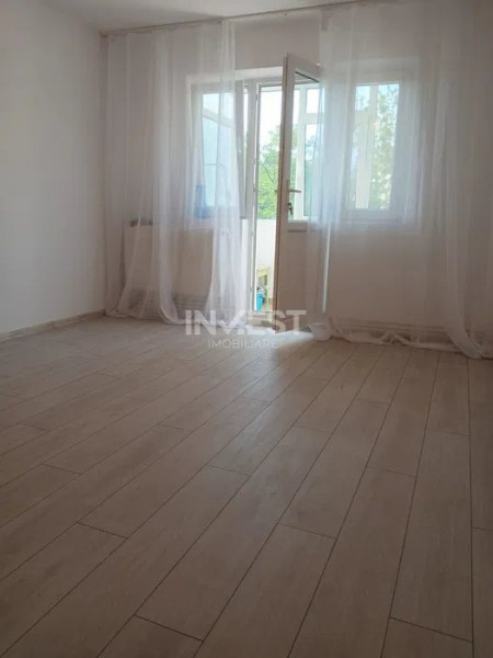 Apartament cu 3 camere de vanzare in zona Zimbru- Renovat 