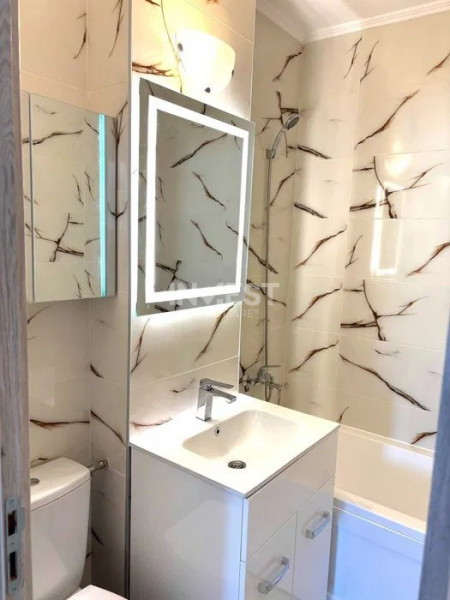 Apartament cu 2 camere renovat, mobilat - Mircea cel Batran 