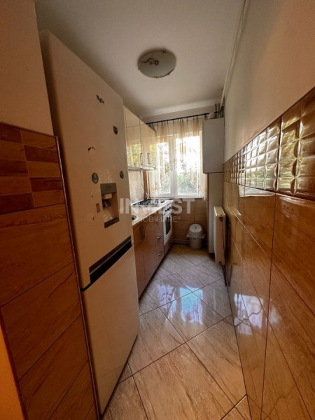 Alexandru -2 camere renovat,etaj 1