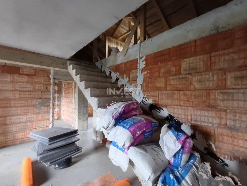 CASA INDIVIDUALA , 3 CAMERE, BECI,  PLACA DE BETON PESTE ETAJ , TOMESTI