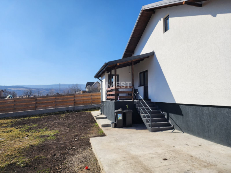 CASA INDIVIDUALA , 3 CAMERE, BECI,  PLACA DE BETON PESTE ETAJ , TOMESTI