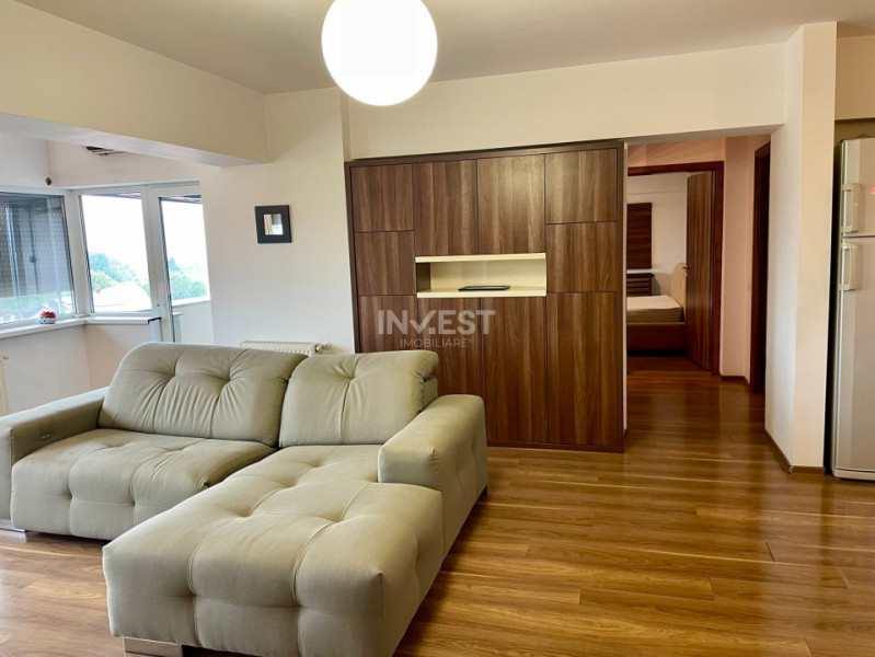 Apartament cu 3 camere- Podul de fier-Bloc Nou
