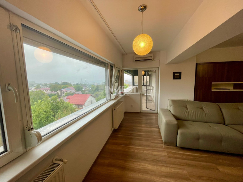 Apartament cu 3 camere- Podul de fier-Bloc Nou
