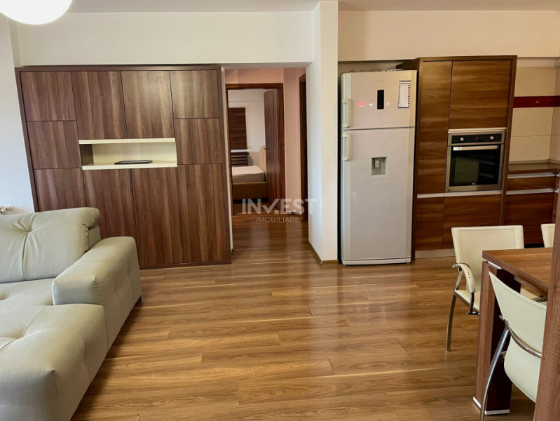 Apartament cu 3 camere- Podul de fier-Bloc Nou