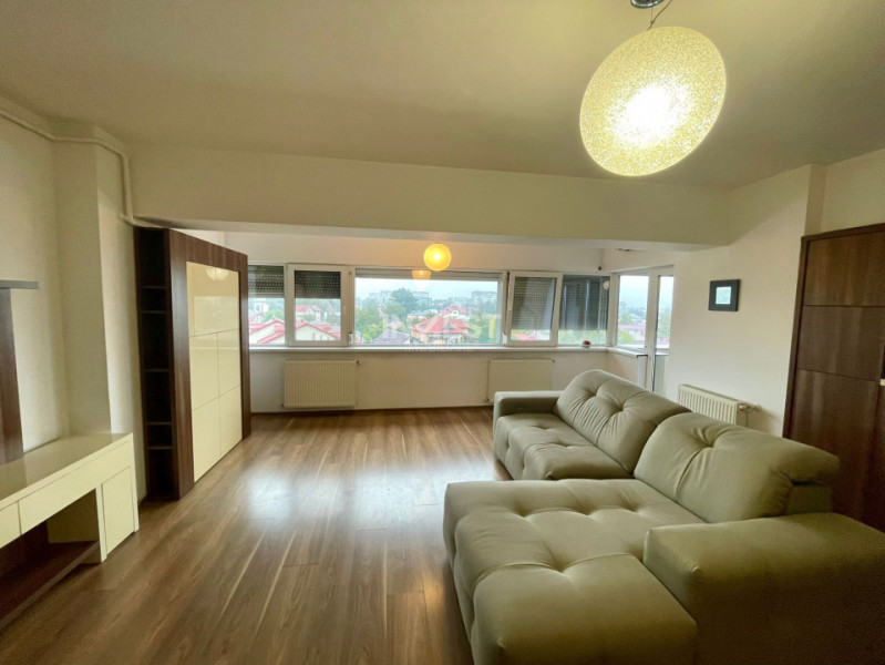 Apartament cu 3 camere- Podul de fier-Bloc Nou