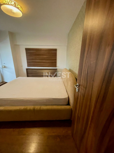 Apartament cu 3 camere- Podul de fier-Bloc Nou