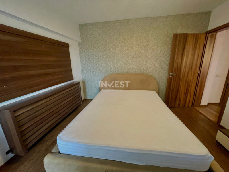 Apartament cu 3 camere- Podul de fier-Bloc Nou