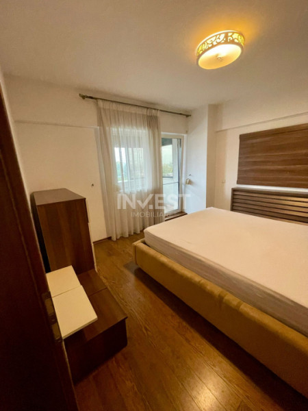 Apartament cu 3 camere- Podul de fier-Bloc Nou
