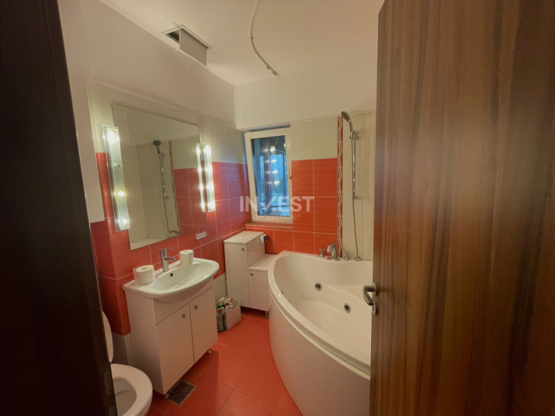 Apartament cu 3 camere- Podul de fier-Bloc Nou