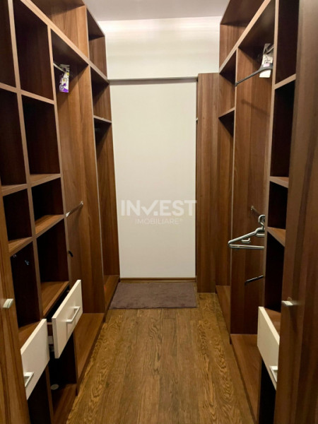 Apartament cu 3 camere- Podul de fier-Bloc Nou