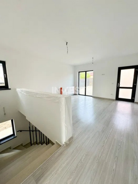 CASA INDIVIDUALA, 4 CAMERE, ZONA 5 DRUMURI VALEA ADANCA