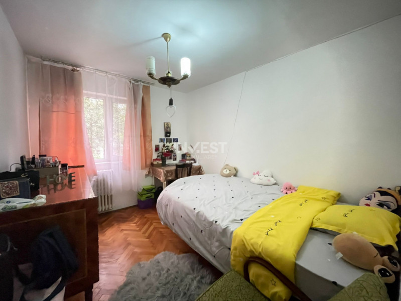 Apartament 2 camere-Podu Ros-Piata Nicolina-etaj intermediar
