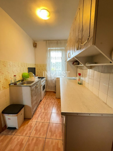 Apartament 2 camere-Podu Ros-Piata Nicolina-etaj intermediar