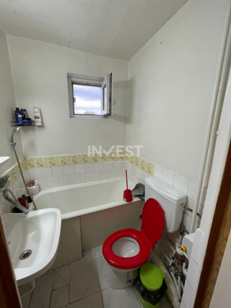 Apartament 2 camere-Podu Ros-Piata Nicolina-etaj intermediar