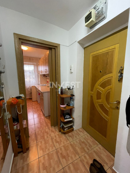 Apartament 2 camere-Podu Ros-Piata Nicolina-etaj intermediar