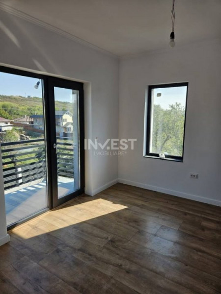 CASA INDIVIDUALA .4 CAMERE, 480 MP TEREN,  1km de Family Market Miroslava