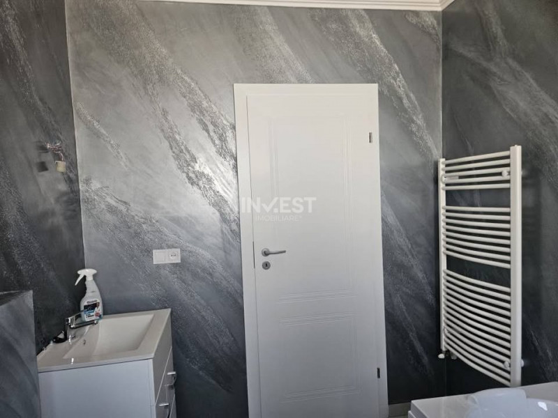 CASA INDIVIDUALA .4 CAMERE, 480 MP TEREN,  1km de Family Market Miroslava