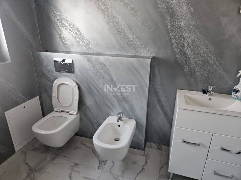 CASA INDIVIDUALA .4 CAMERE, 480 MP TEREN,  1km de Family Market Miroslava