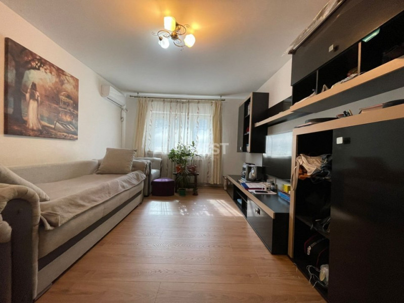 Apartament de vanzare, 3 camere, Etajul 1, zona Canta - Profi, Iasi