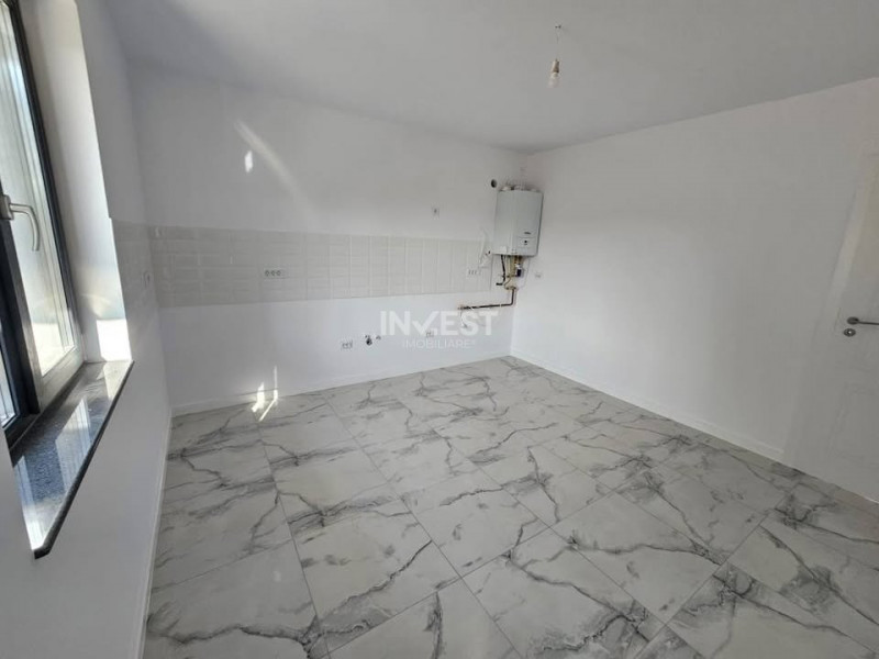 CASA INDIVIDUALA .4 CAMERE, 480 MP TEREN,  1km de Family Market Miroslava