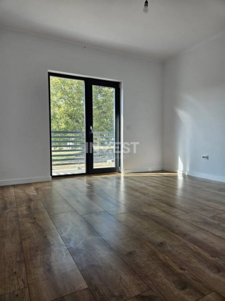 CASA INDIVIDUALA .4 CAMERE, 480 MP TEREN,  1km de Family Market Miroslava