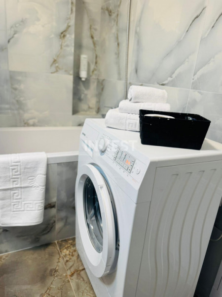 1 CAMERA 350 EURO POPAS PACURARI BLOC NOU