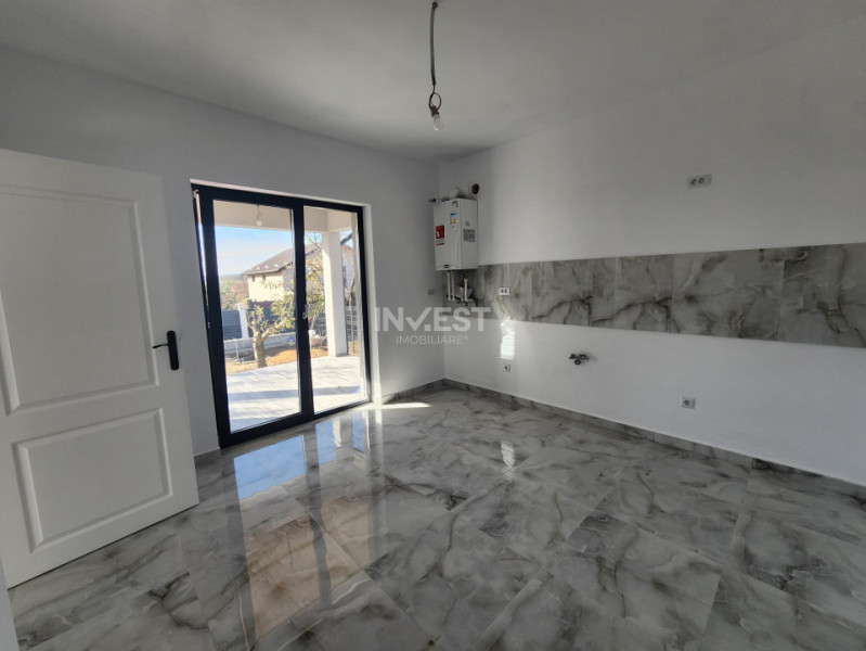 CASA INDIVIDUALA, 3 CAMERE, 550 MP TEREN, CIURBESTI