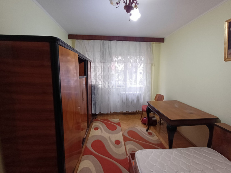 Apartament 3 camere- etaj intermediar- Tatarasi