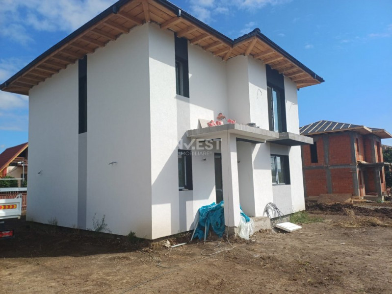 Casa cu 4 camere , priveliste panoramica Ciurbesti