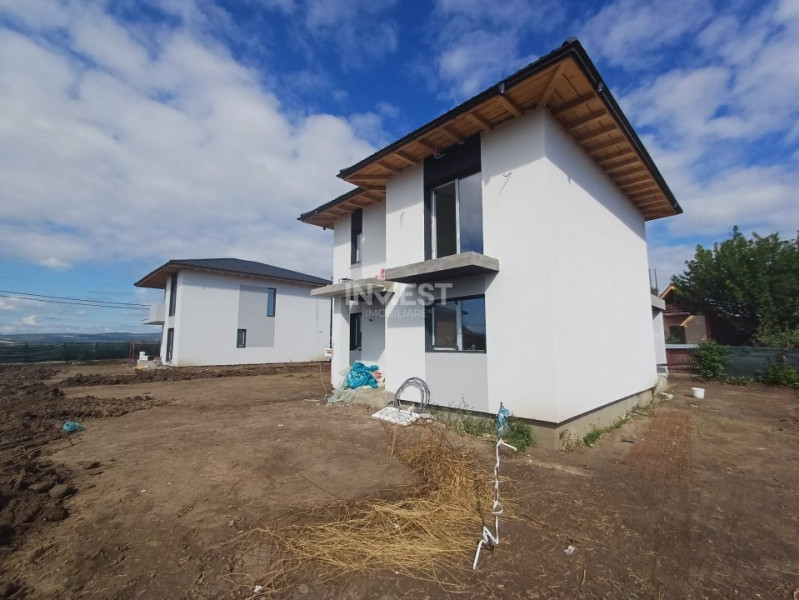 Casa cu 4 camere , priveliste panoramica Ciurbesti