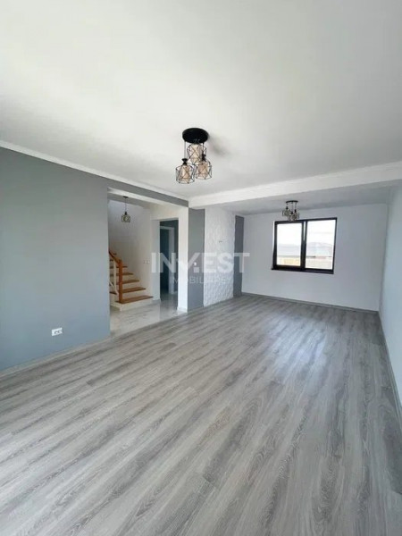 Casa cu 4 camere , priveliste panoramica Ciurbesti