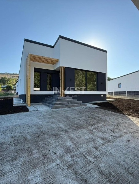 CASA INDIVIDUALA, 4 CAMERE, 2 BAI , 540 mp teren, MIROSLAVA-VALEA URSULUI