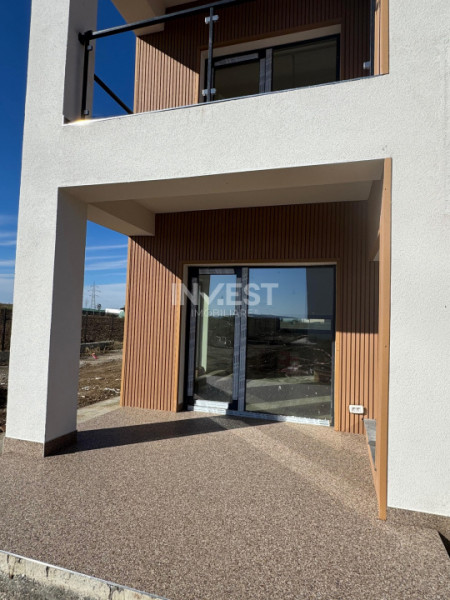 CARTIER PRIVAT, CASA 4 CAMERE, 2 BAI, MIROSLAVA , PLACA DE BETON PESTE ETAJ