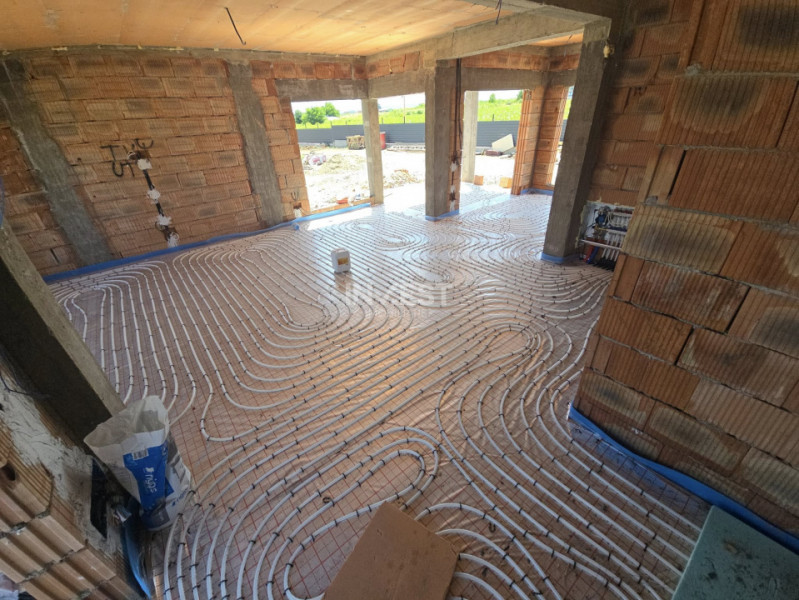 CARTIER PRIVAT, CASA 4 CAMERE, 2 BAI, MIROSLAVA , PLACA DE BETON PESTE ETAJ